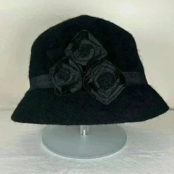 Scala Pronto Black Wool Blend Cloche Hat Grosgrain Flower Decoration One Size - Picture 1 of 7